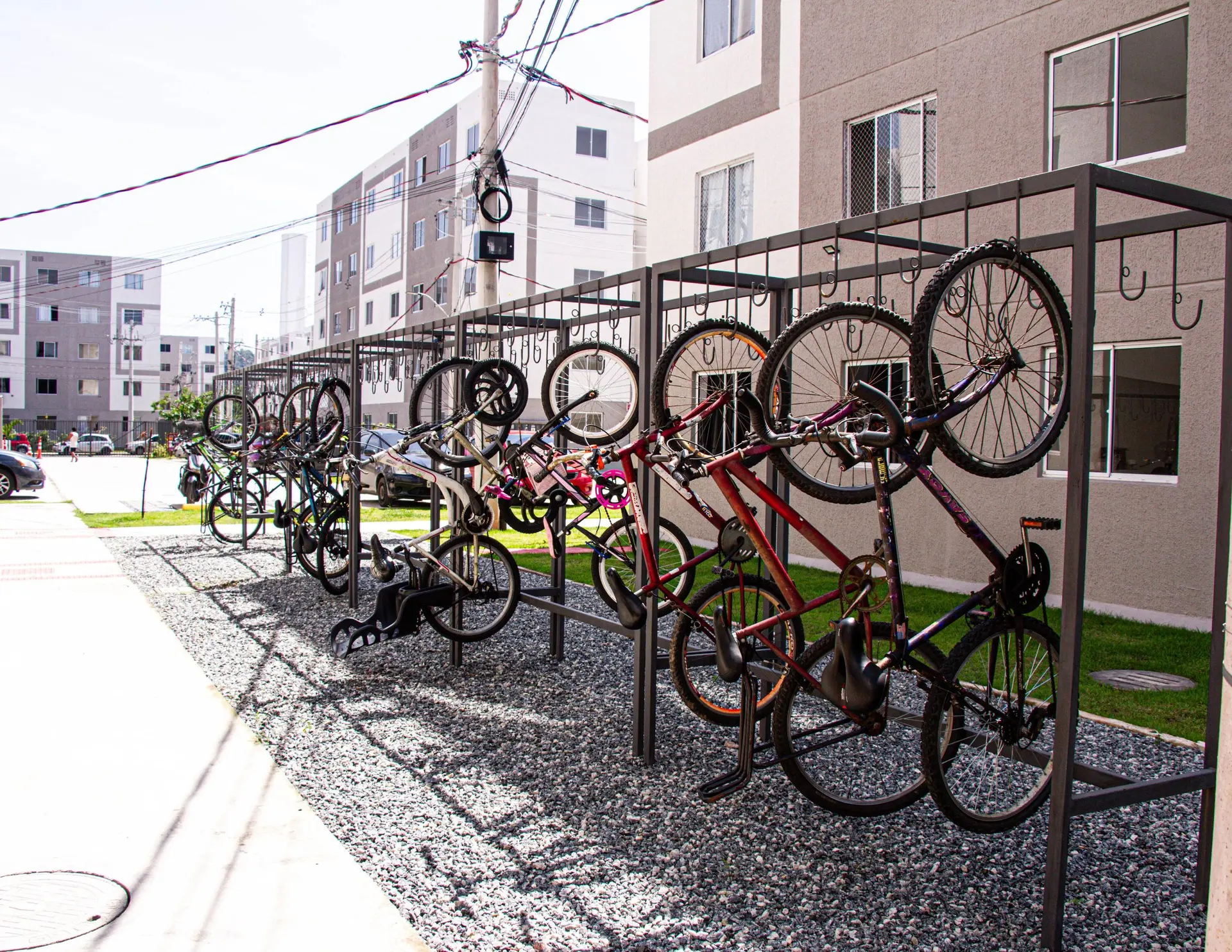 Balcony with a grill in a 2-bedroom apartment, 45 m² — photo 18