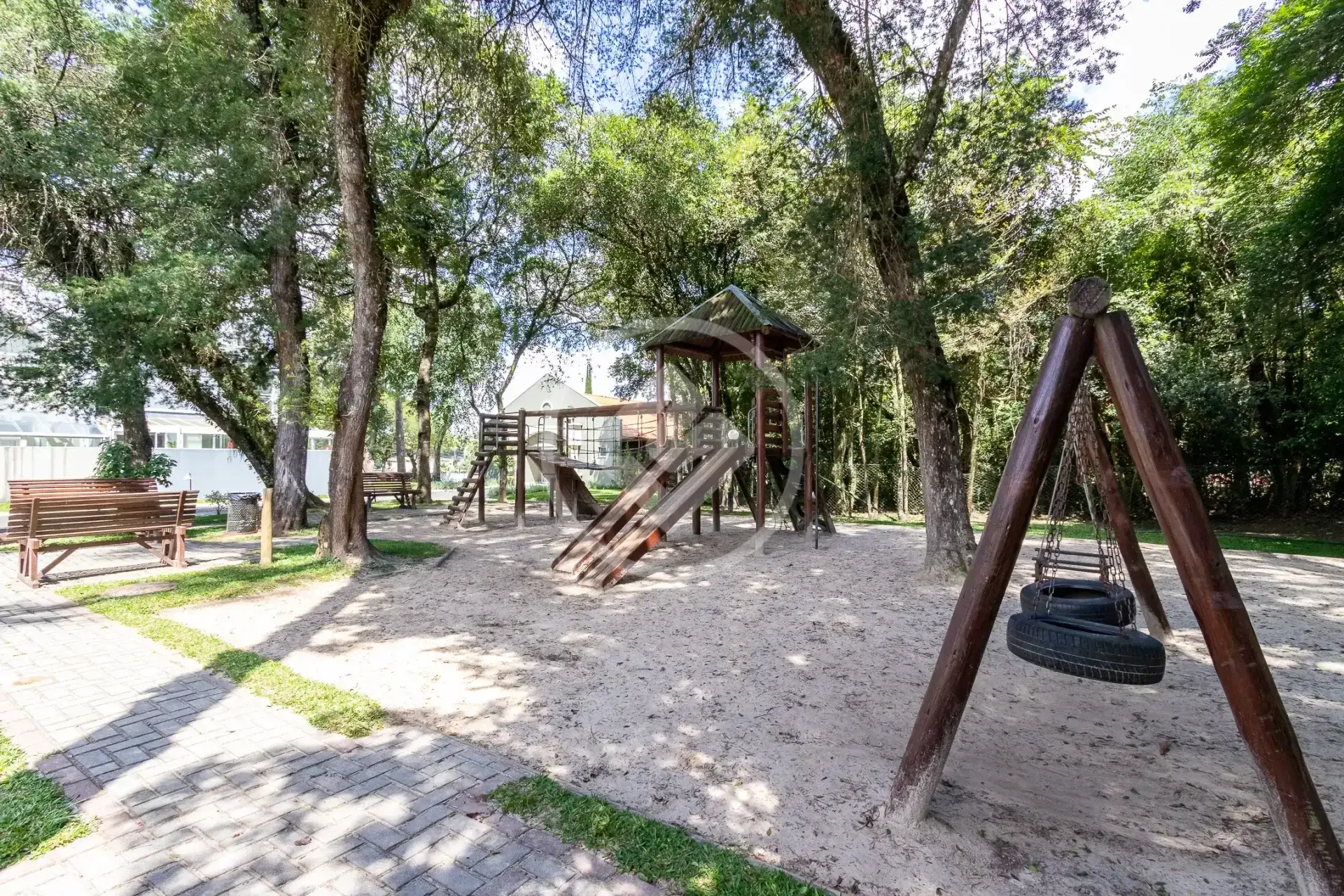 Casa em condomínio com 4 quartos e 270 m² — photo 22