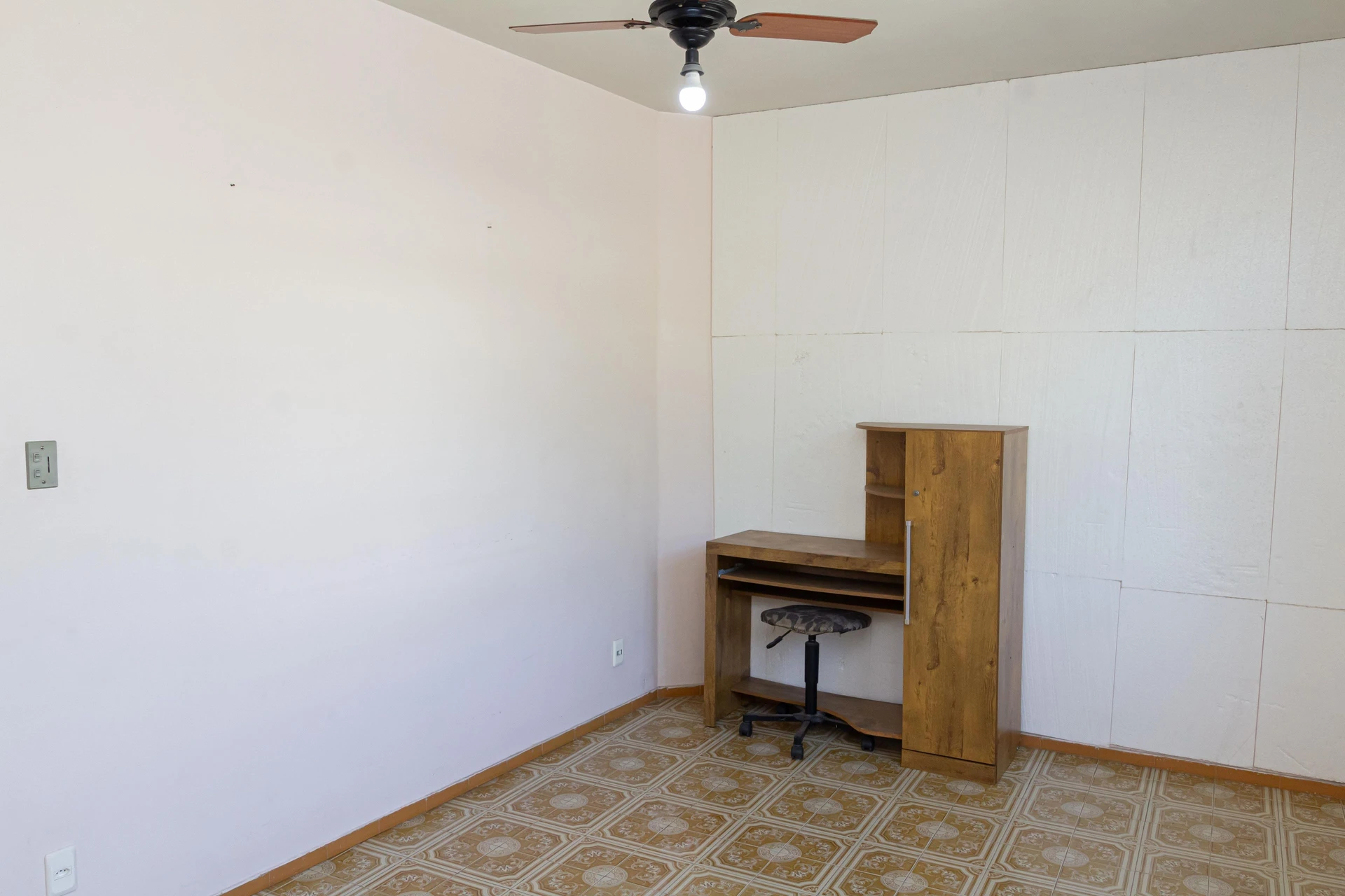 2-bedroom rental apartment with 1 bathroom and parking — photo 27