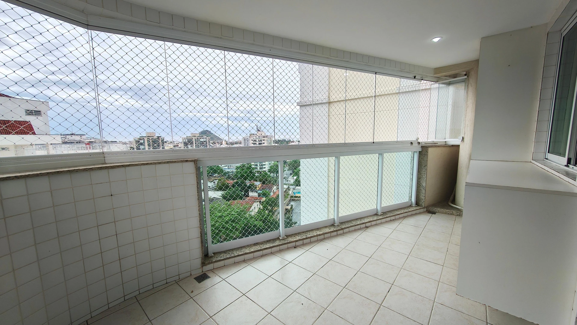 Apartment, 98 m², with a glass-enclosed balcony