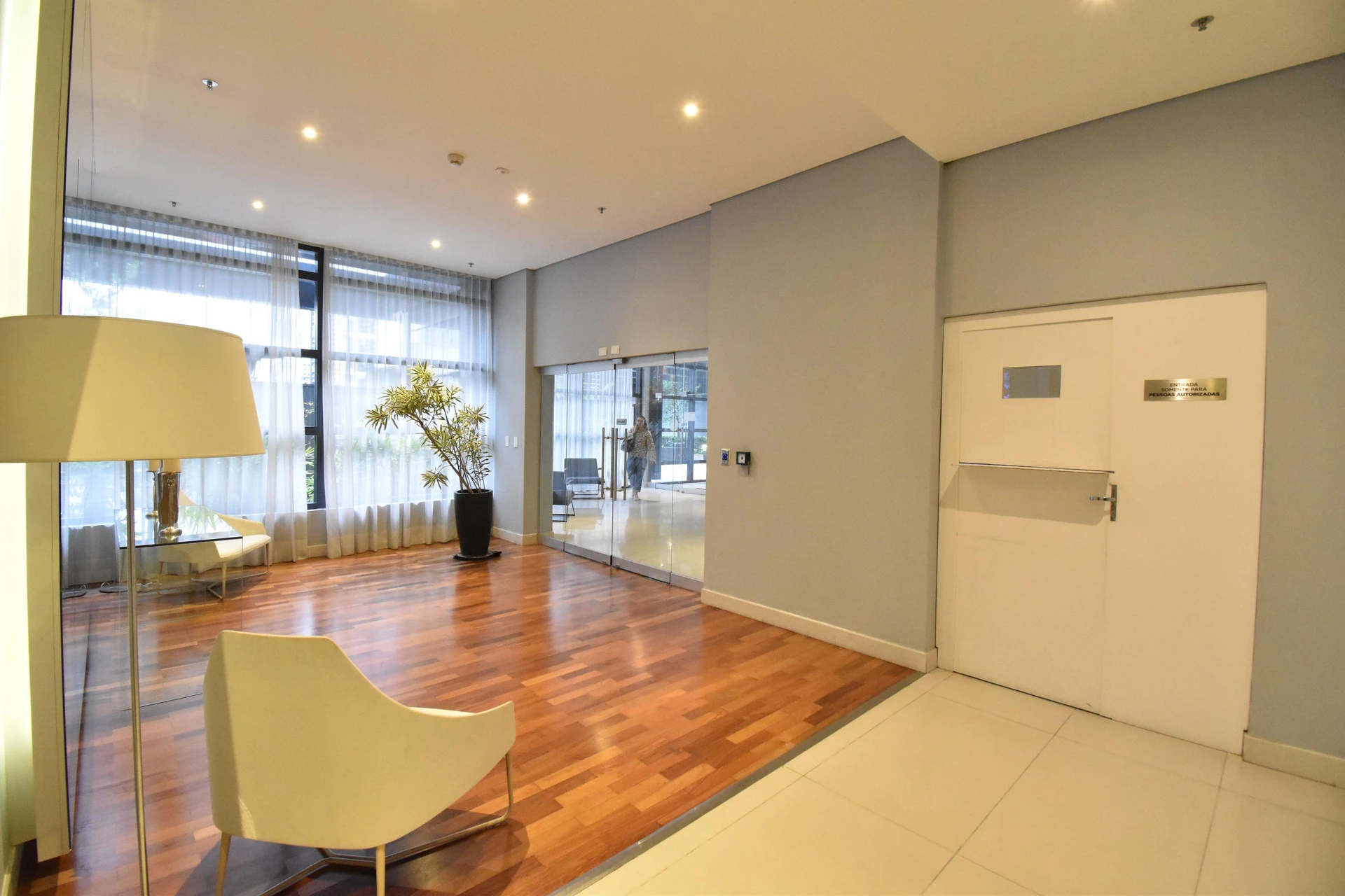 Меблированная студия 35 м² — photo 38