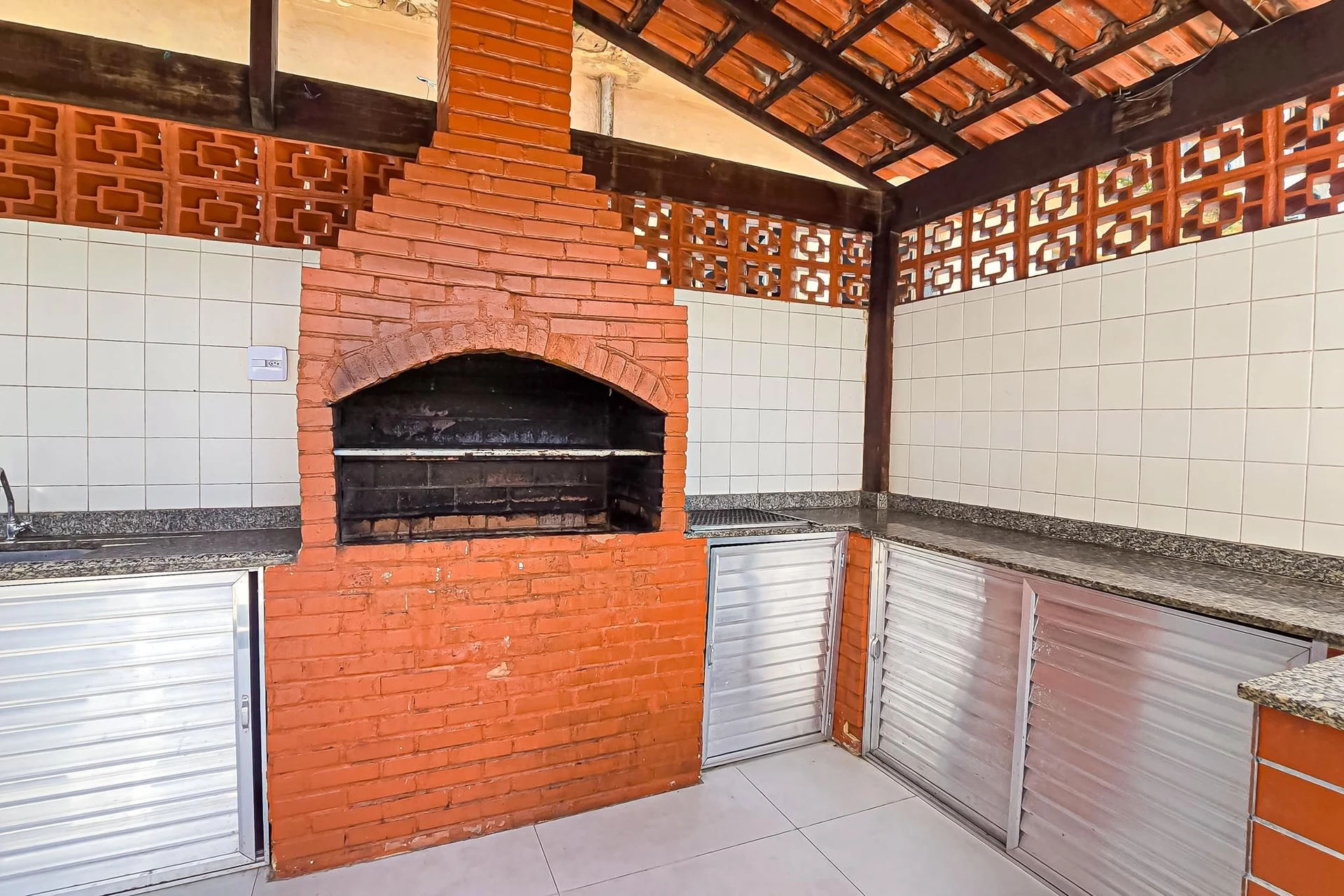 2-bedroom apartment in a building with a sauna — photo 37