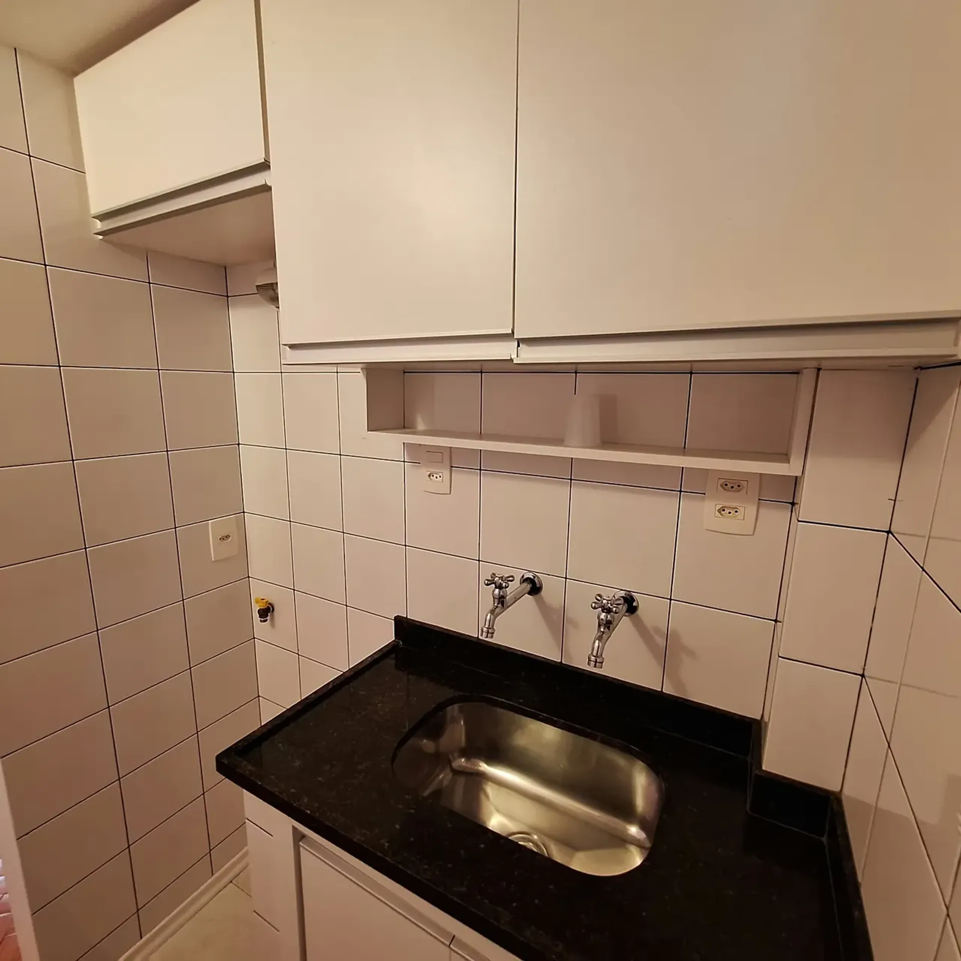 Apartment on the 6th floor with wood or laminate floors — photo 8
