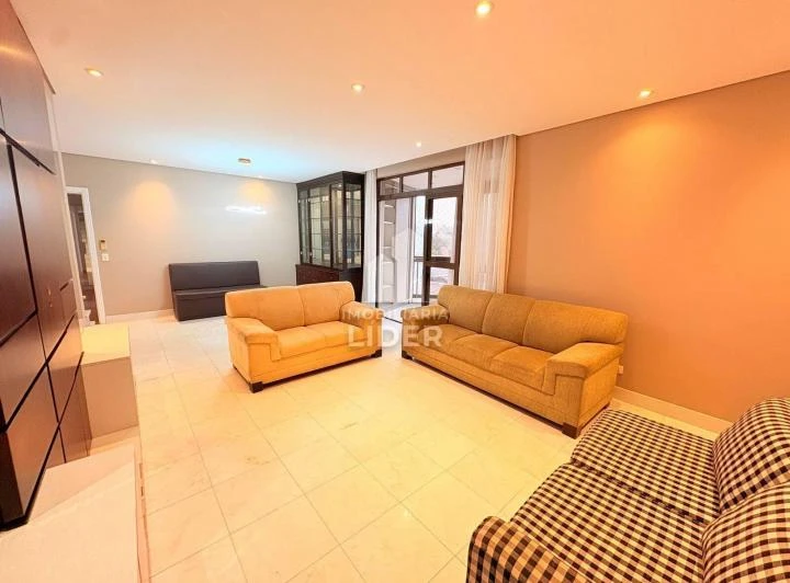210 m² duplex-style apartment with 3 bedrooms and 2 parking — photo 2