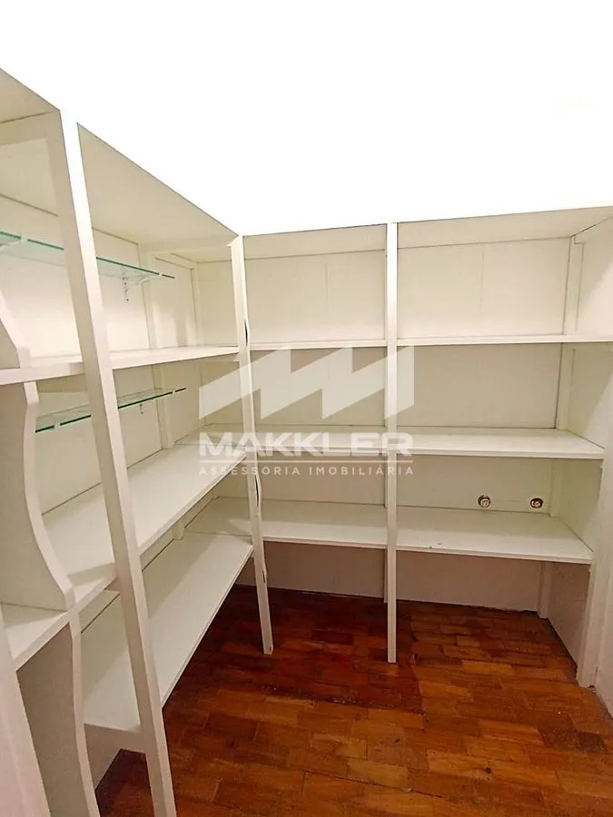 Apartment with 4 bedrooms and 4 bathrooms — photo 40