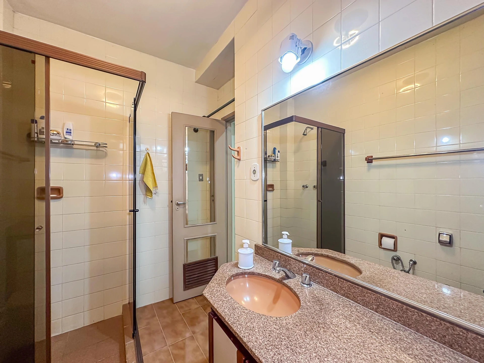 Furnished 2-bedroom apartment with separate kitchen — photo 30