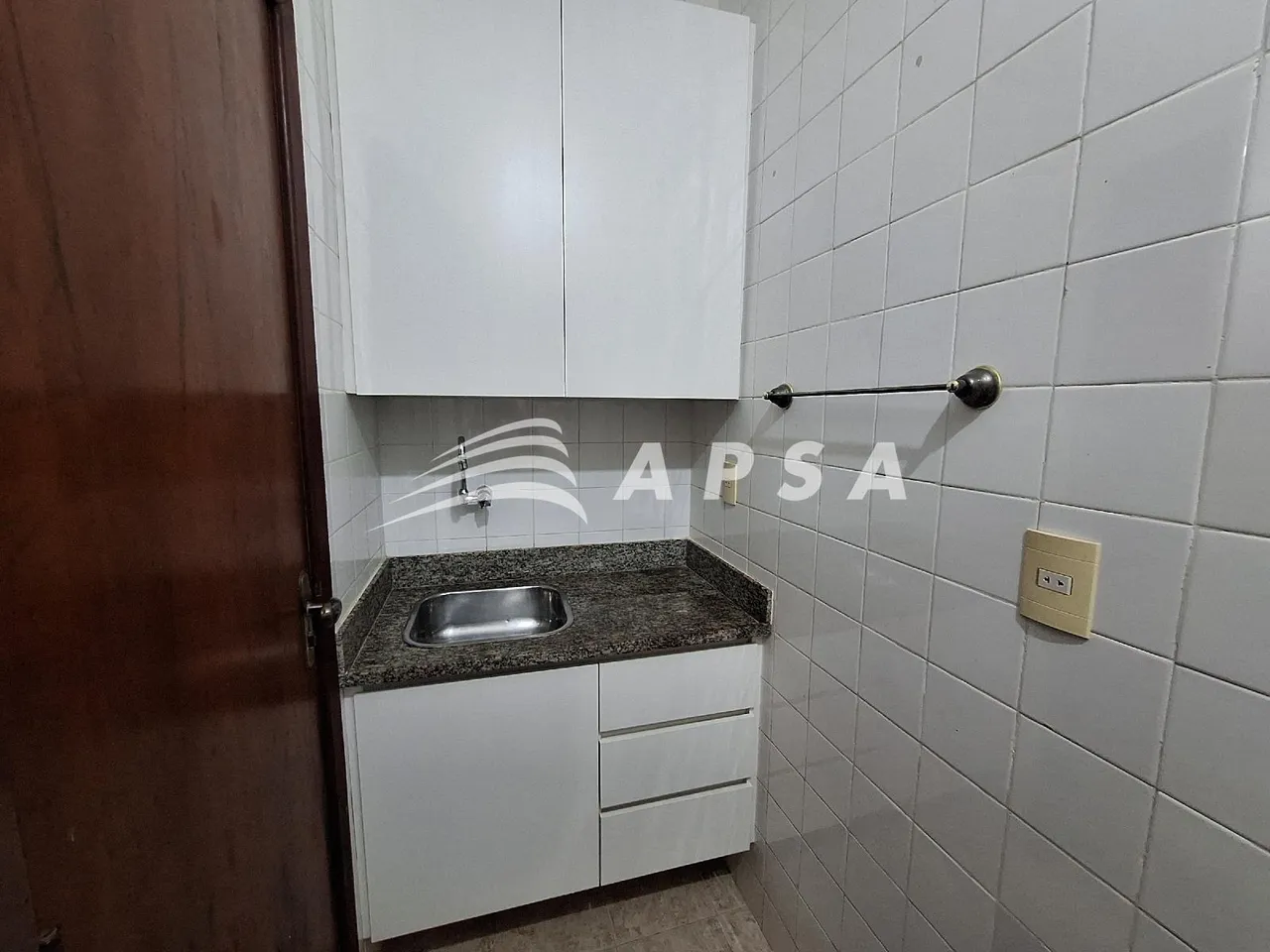 Apartamento mobiliado com 2 quartos e 1 banheiro — photo 2