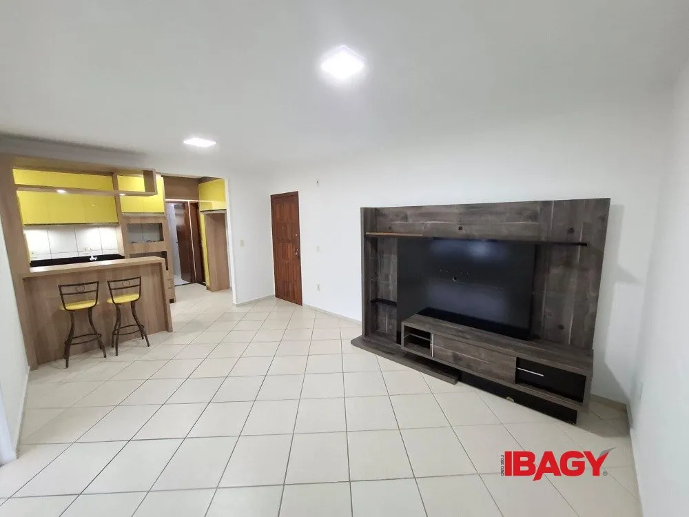 Apartamento com 2 quartos, suíte e 60 m² com vaga