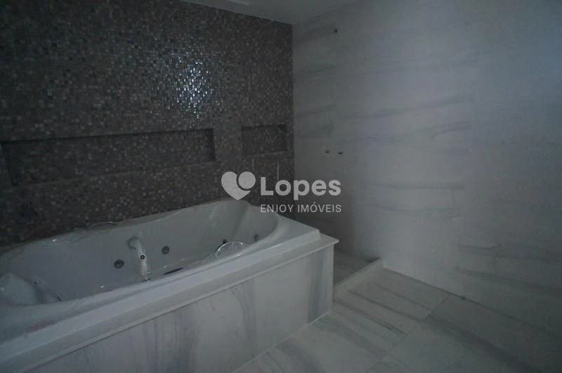 Furnished house, 330 m², with a glass-enclosed balcony — photo 18