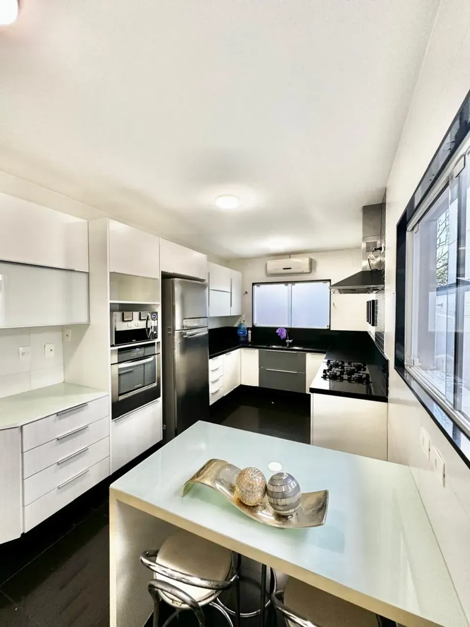 Furnished house with 5 bedrooms and open-plan kitchen — photo 3