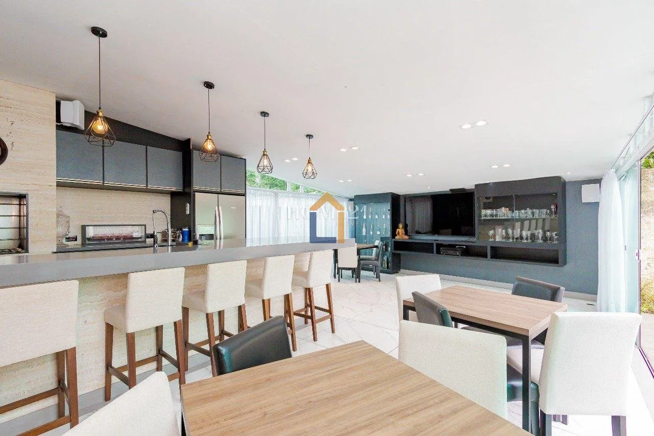 Furnished 470 m² house with 4 bedrooms and private garden — photo 18