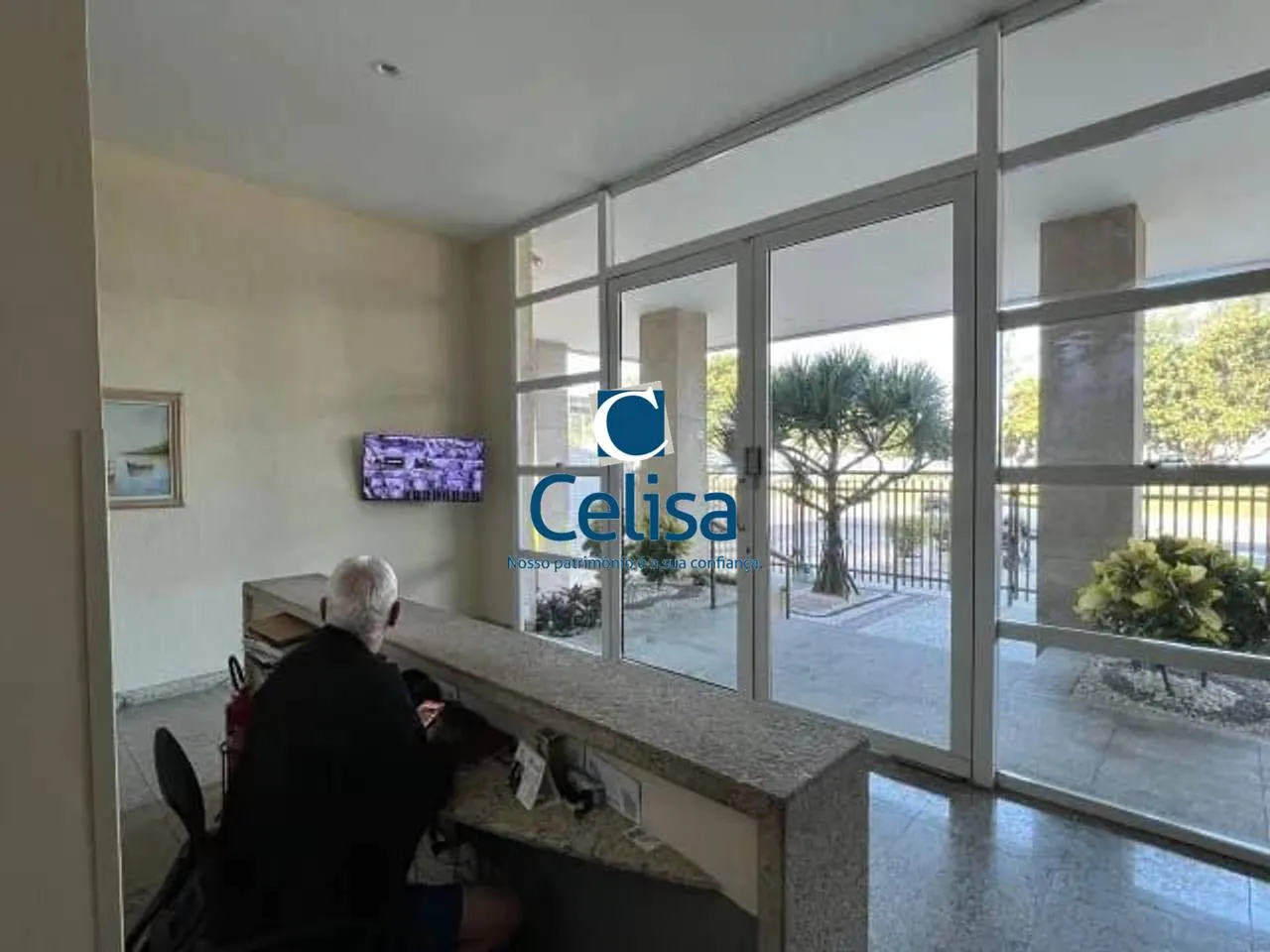 Apartment on the 4th floor with a glass-enclosed balcony — photo 18