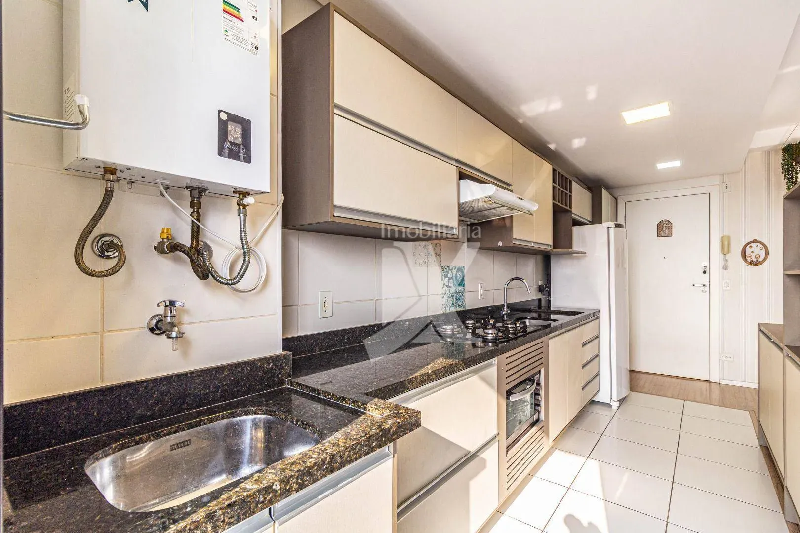 Wood or laminate floors in a one-bedroom apartment, 47 m² — photo 5