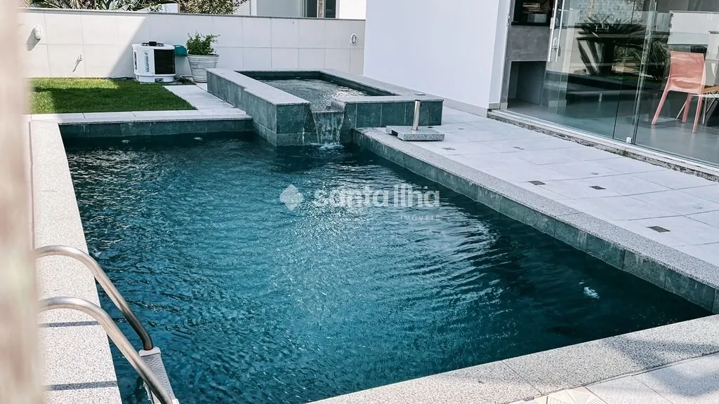 5-bedroom house with a water view — photo 35