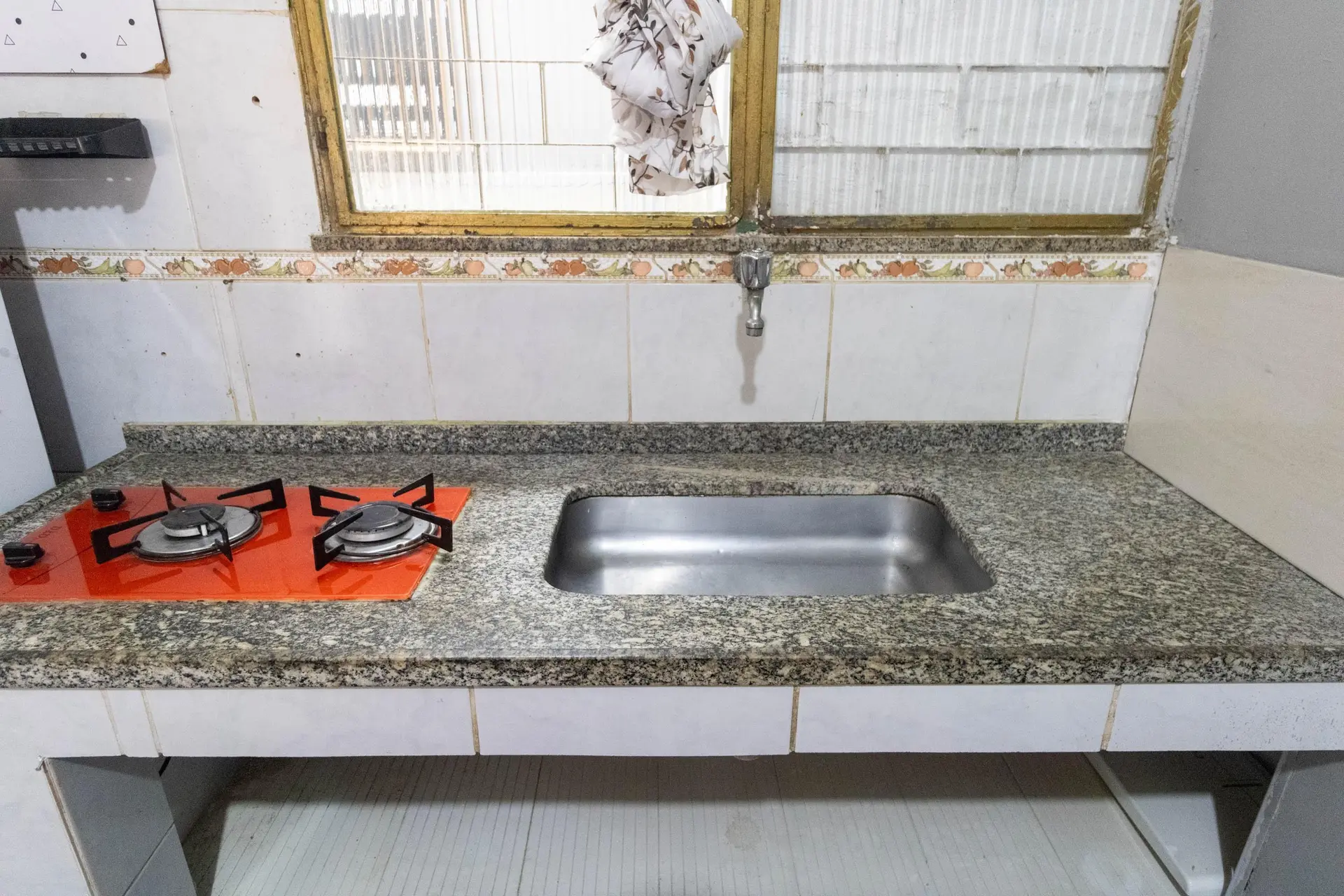 2-bedroom house with balcony, 1 bath and 1 parking spot