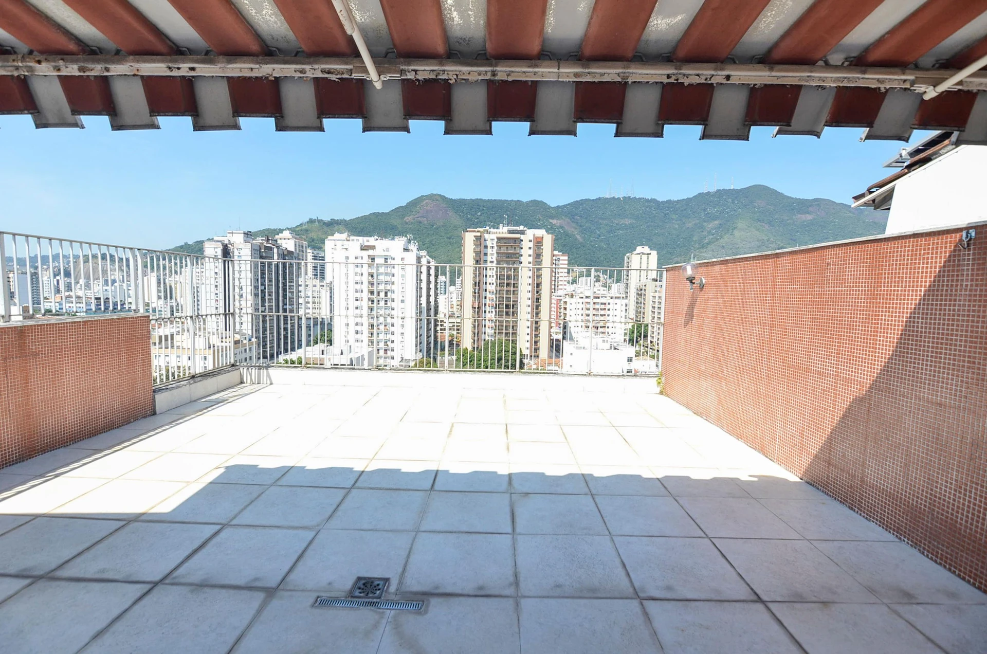 Unfurnished apartment with 3 bedrooms and 2 parking spots — photo 4