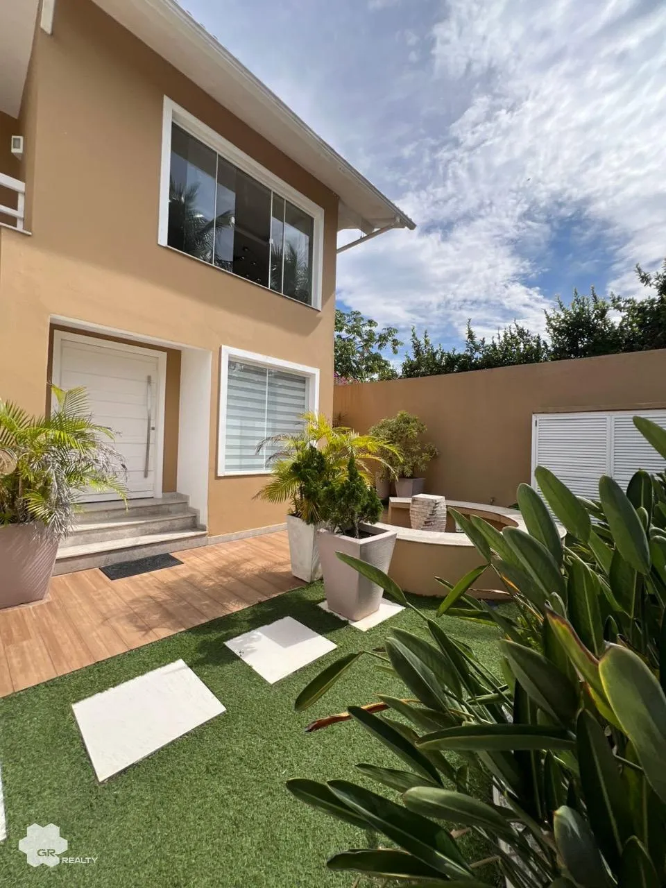 Condominium house with 5 bedrooms and open-plan kitchen — photo 4