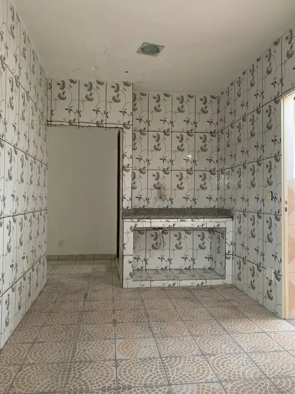 Apartamento com 2 quartos e cozinha independente, 80 m²