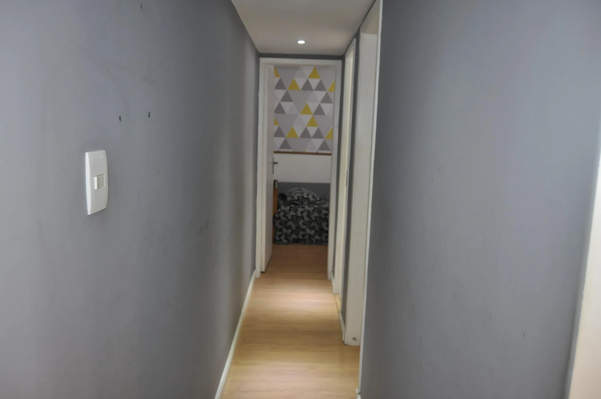 Furnished 2-bedroom apartment with a real workspace desk — photo 4
