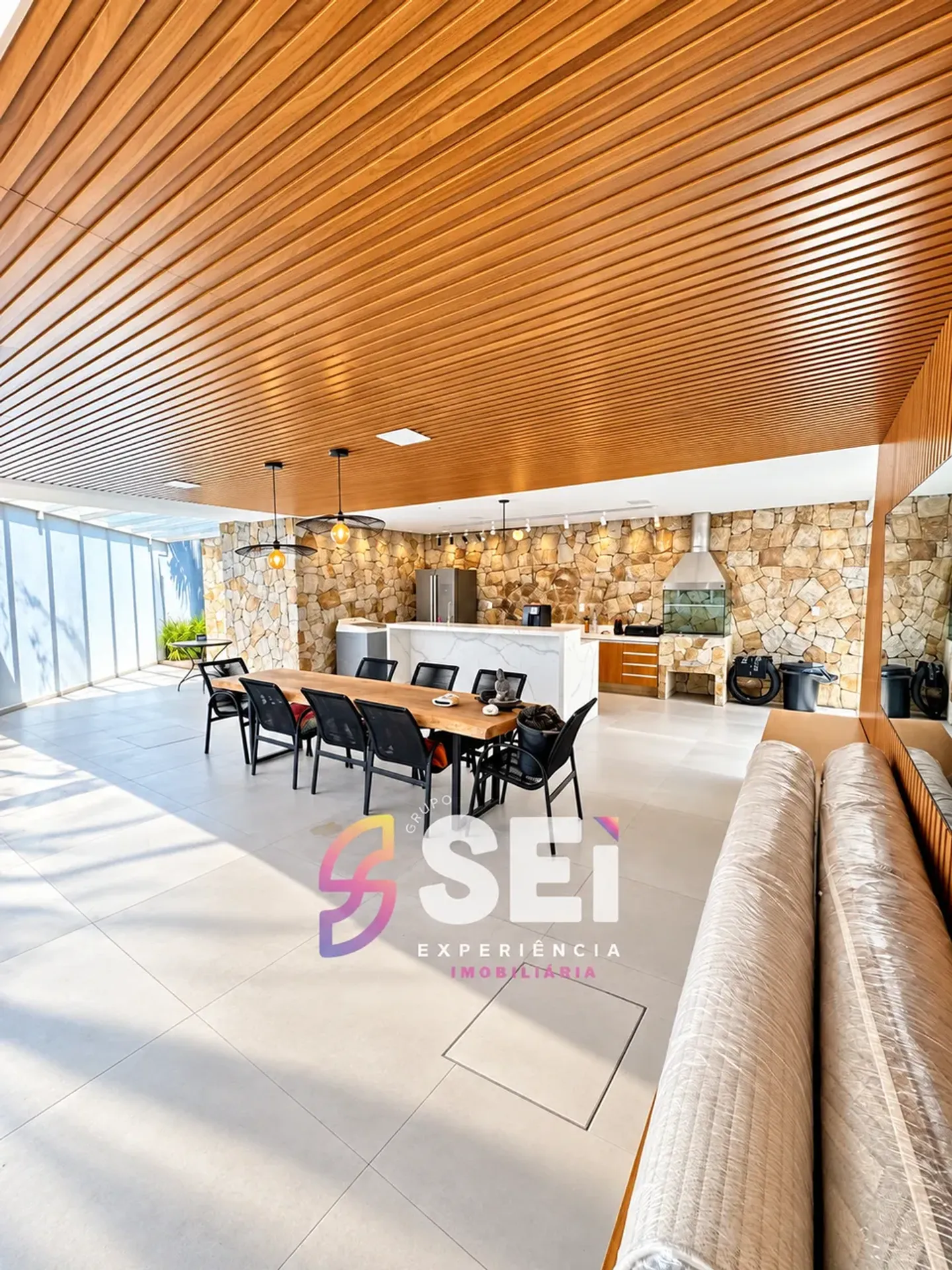 Furnished house, 600 m², with a fireplace — photo 9