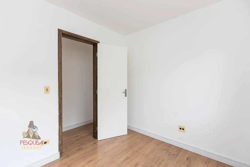 2-bedroom apartment with wood or laminate floors — photo 7