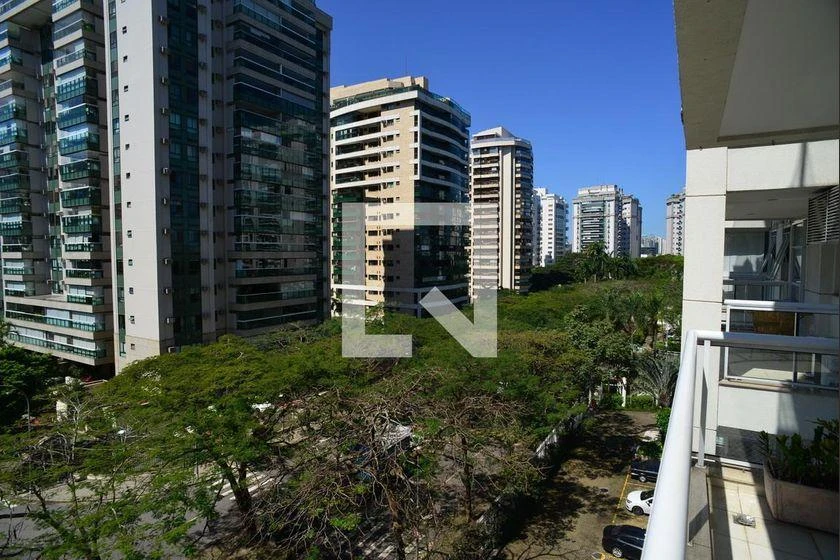 Apartamento com 2 quartos e cozinha fechada com fogão a gás — photo 2