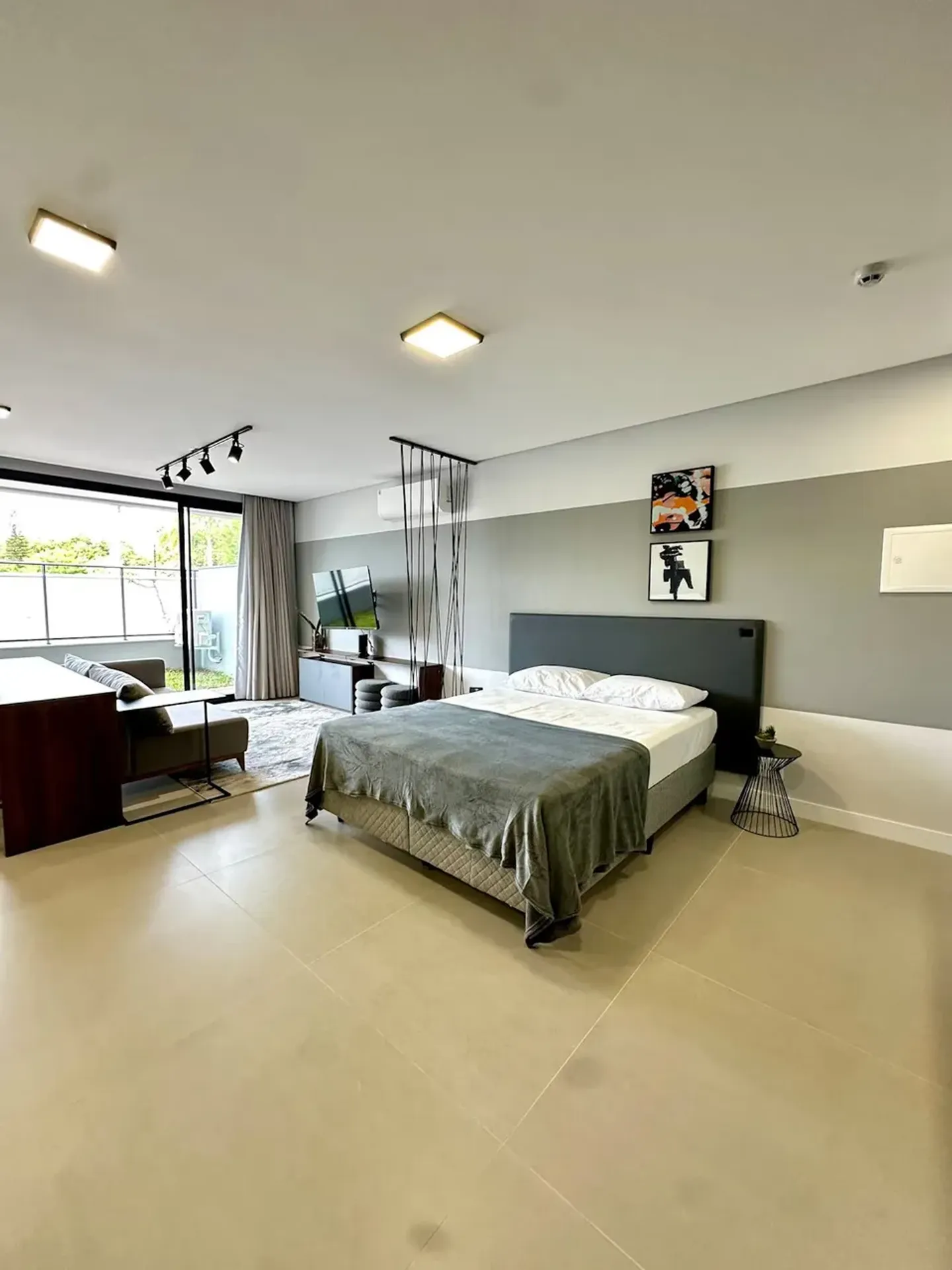 Furnished apartment, 50 m², with floor-to-ceiling windows — photo 14