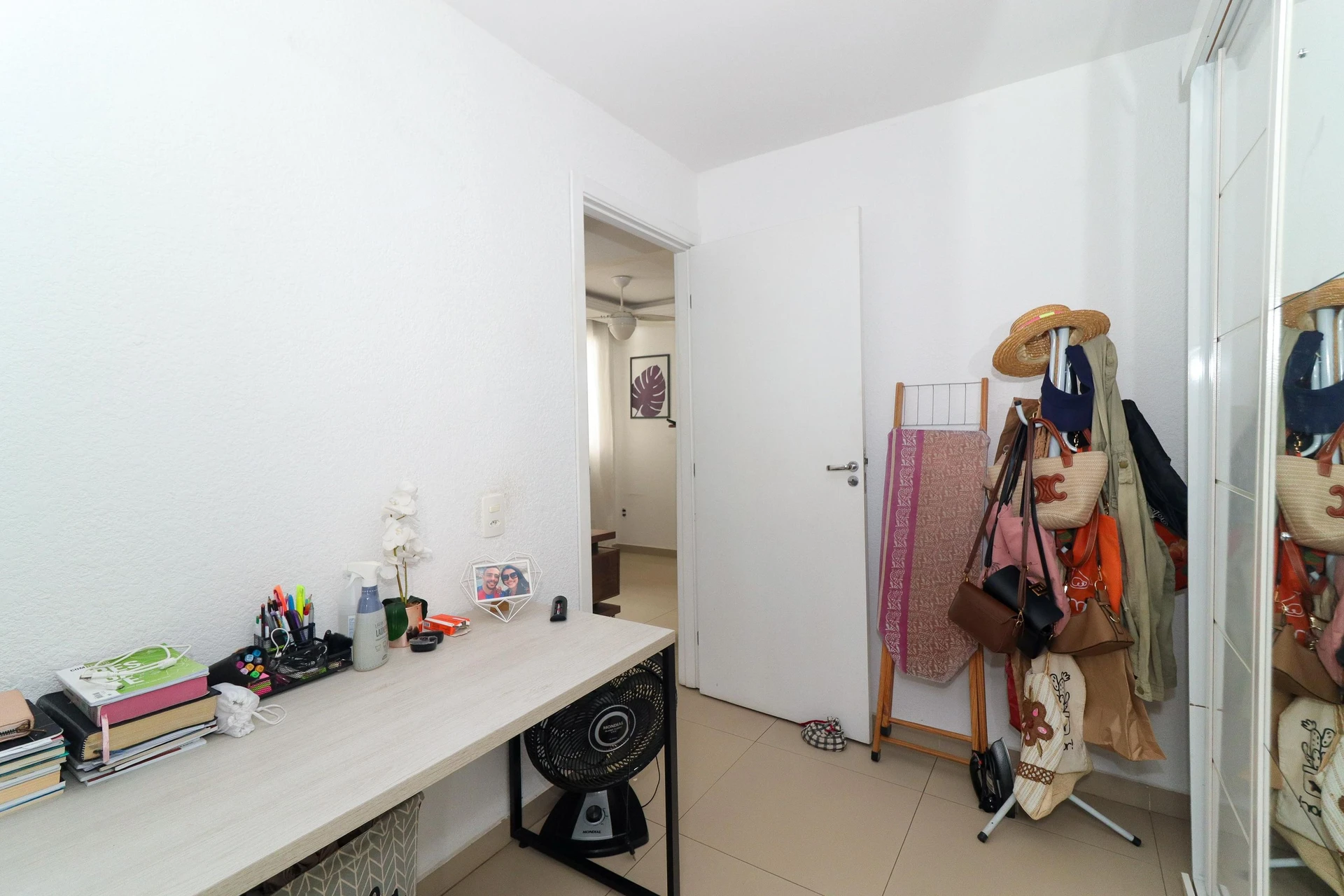 Furnished 2-bedroom apartment with 1 bathroom — photo 13