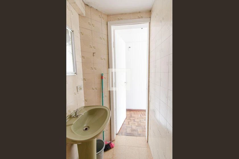 Apartment, 37 m², with wood or laminate floors — photo 17