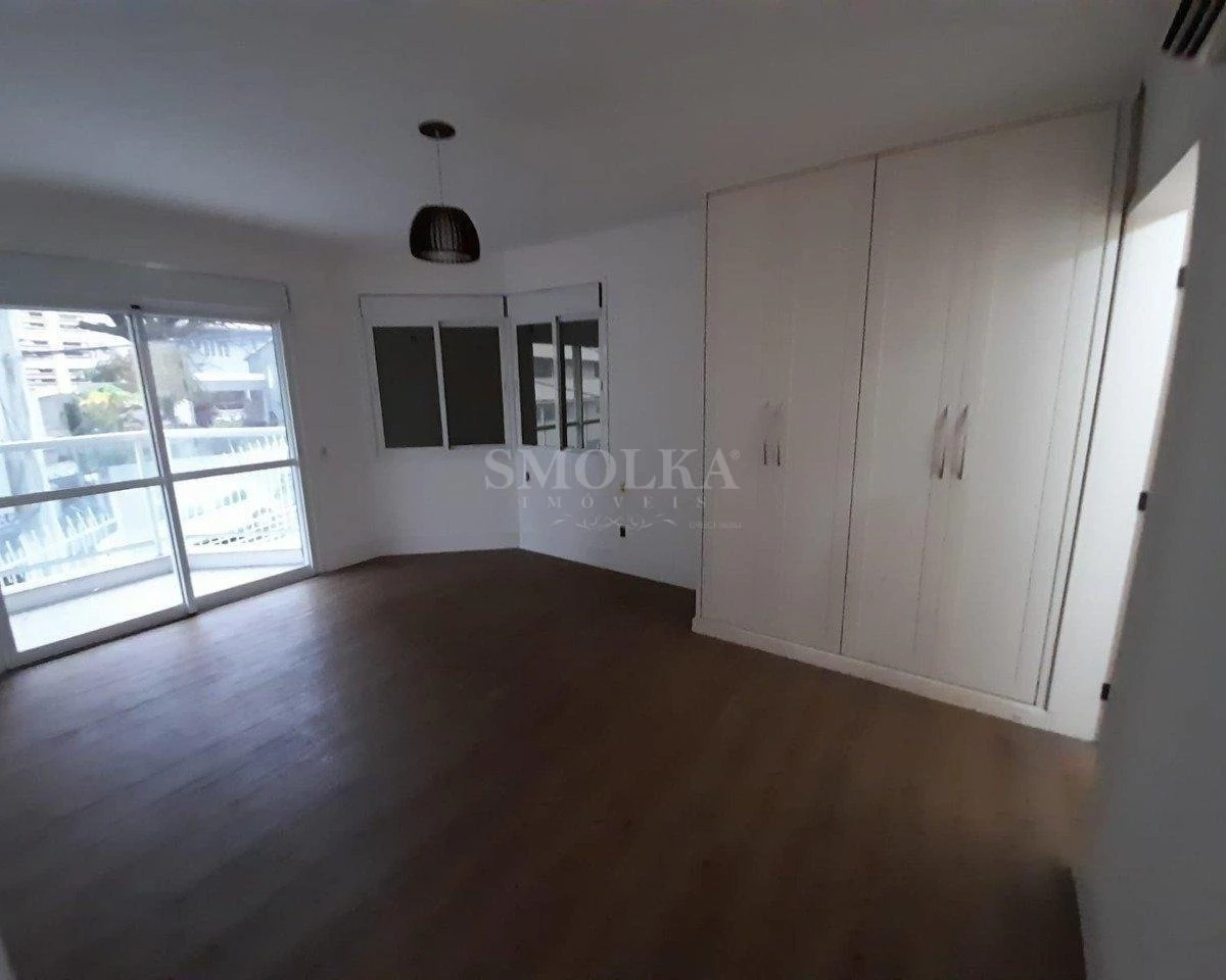Ванна та 4 спальні: квартира 255 м² — photo 3