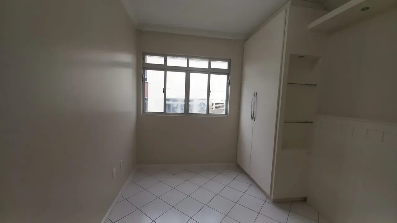 Apartment on the 4th floor with a glass-enclosed balcony — photo 4