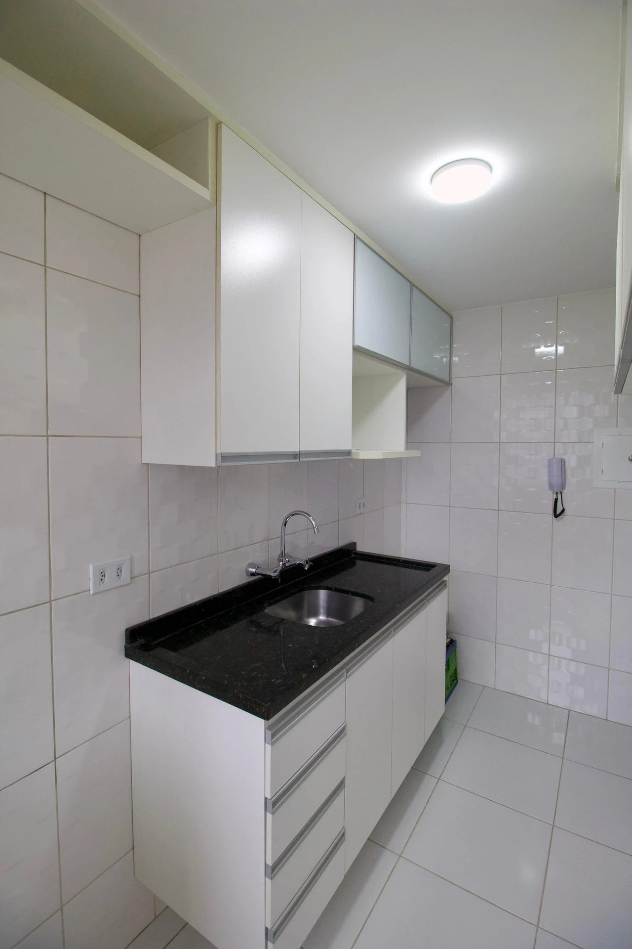 Walk-in closet in a 2-bedroom apartment, 47 m² — photo 4
