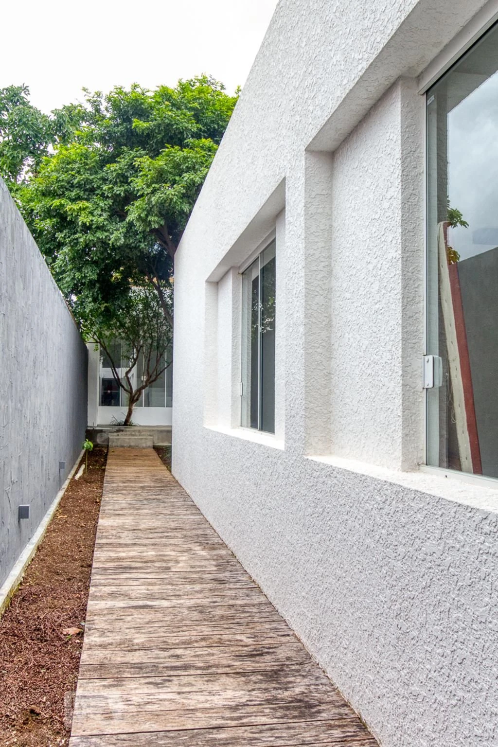House with 3 bedrooms and 4 bathrooms with a closed kitchen — photo 62