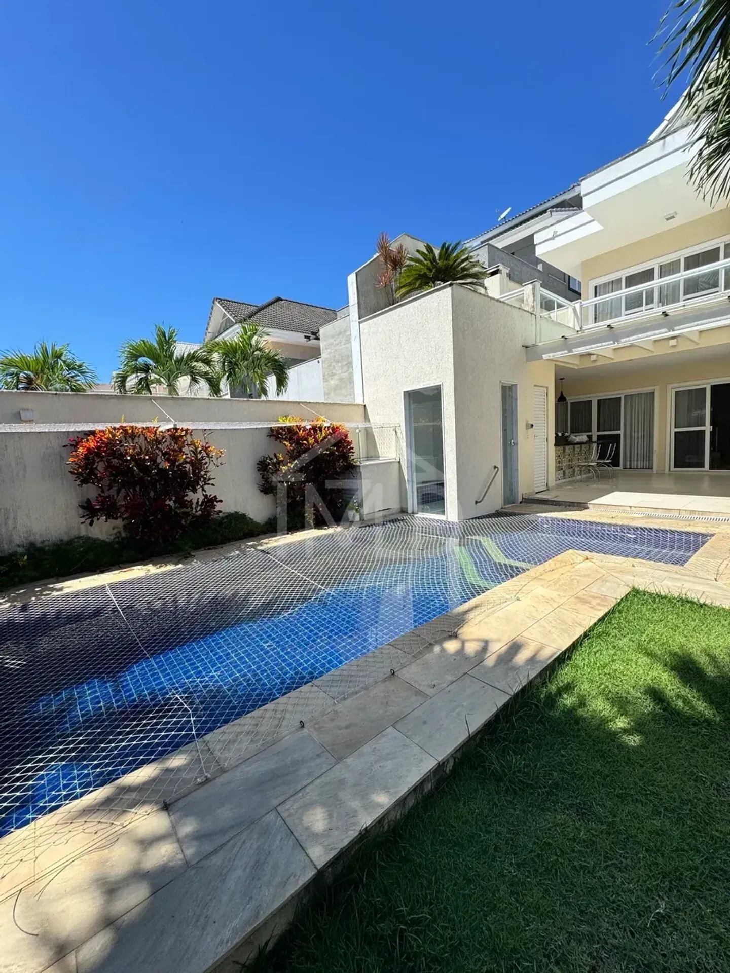 House 390 m² with 5 bedrooms and an open-plan kitchen — photo 26