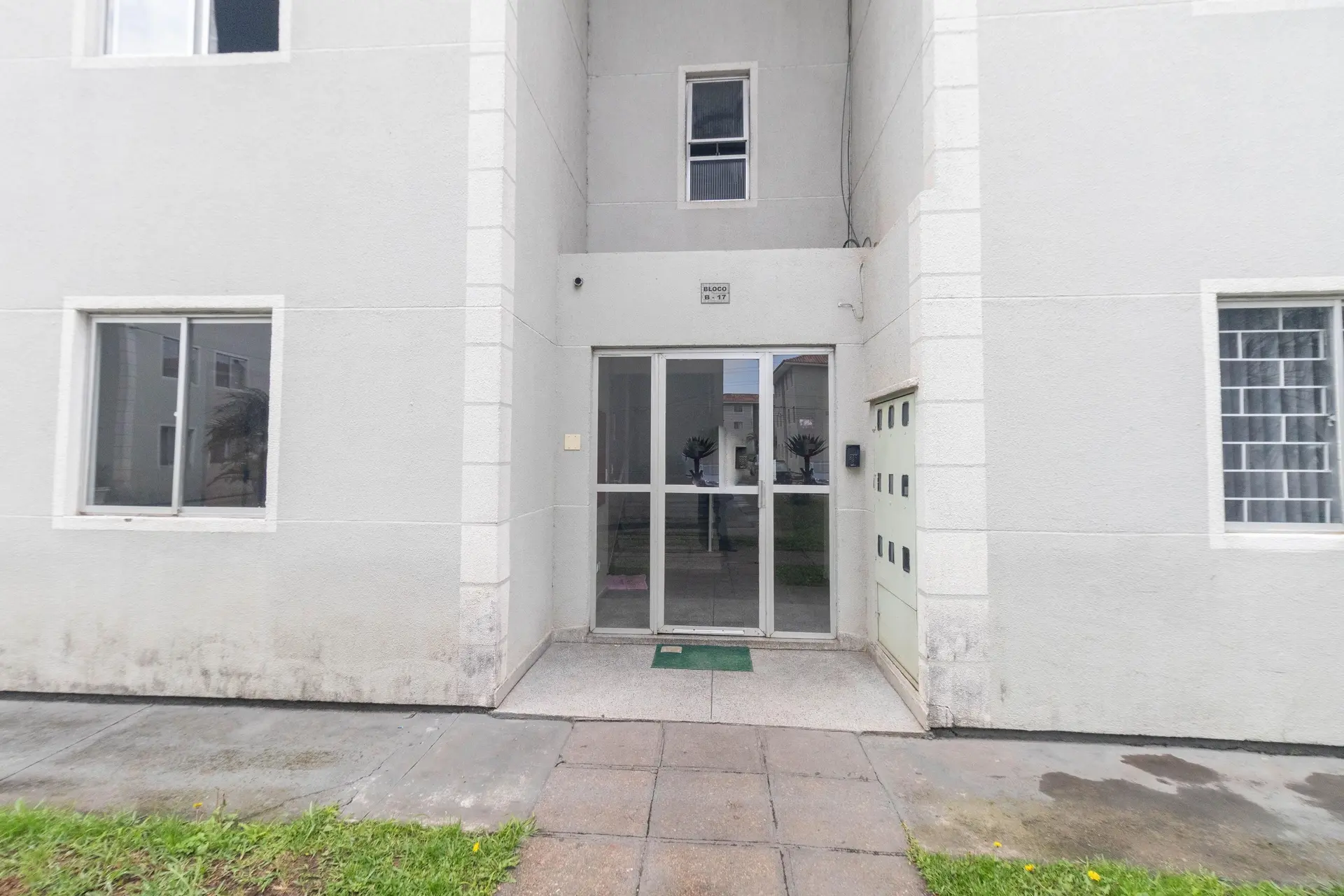 2-bedroom apartment with a washing machine in Curitiba — photo 17