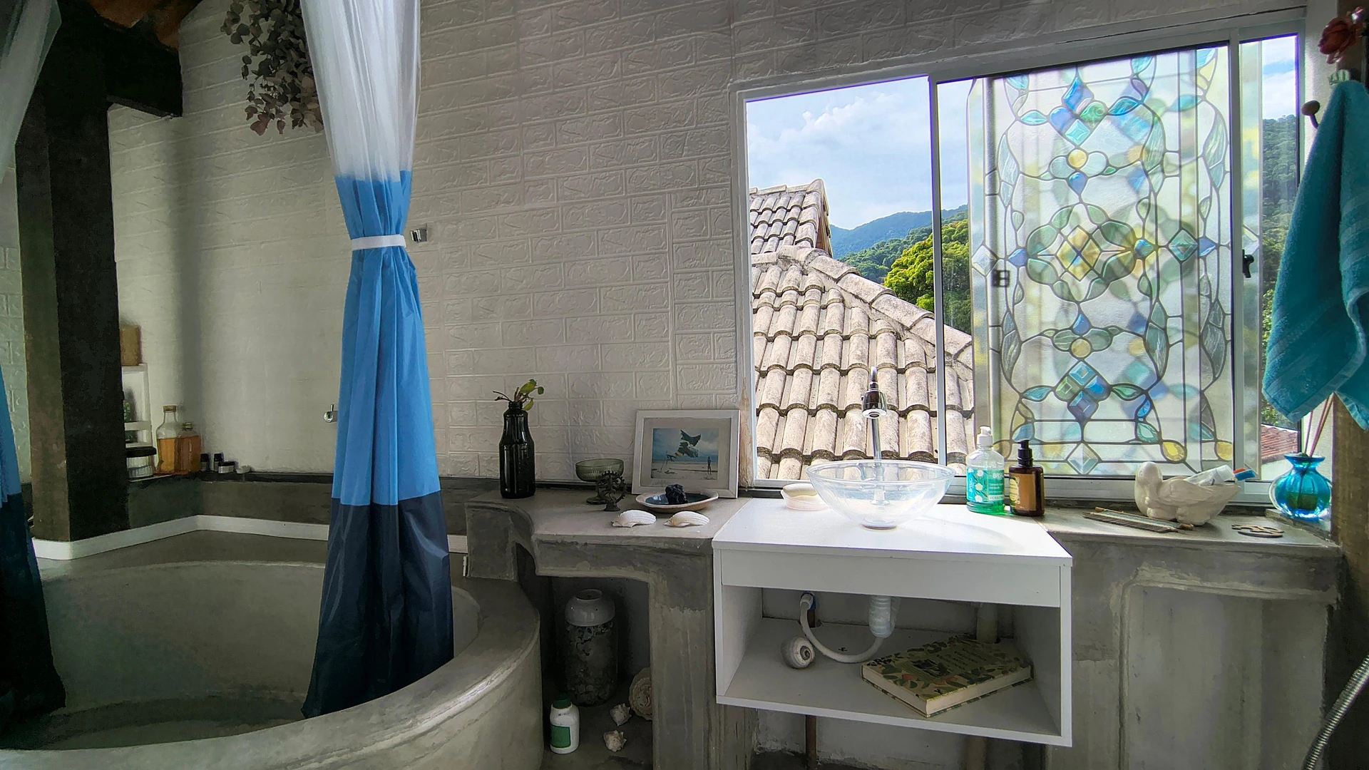 5-bedroom house with a bathtub — photo 58