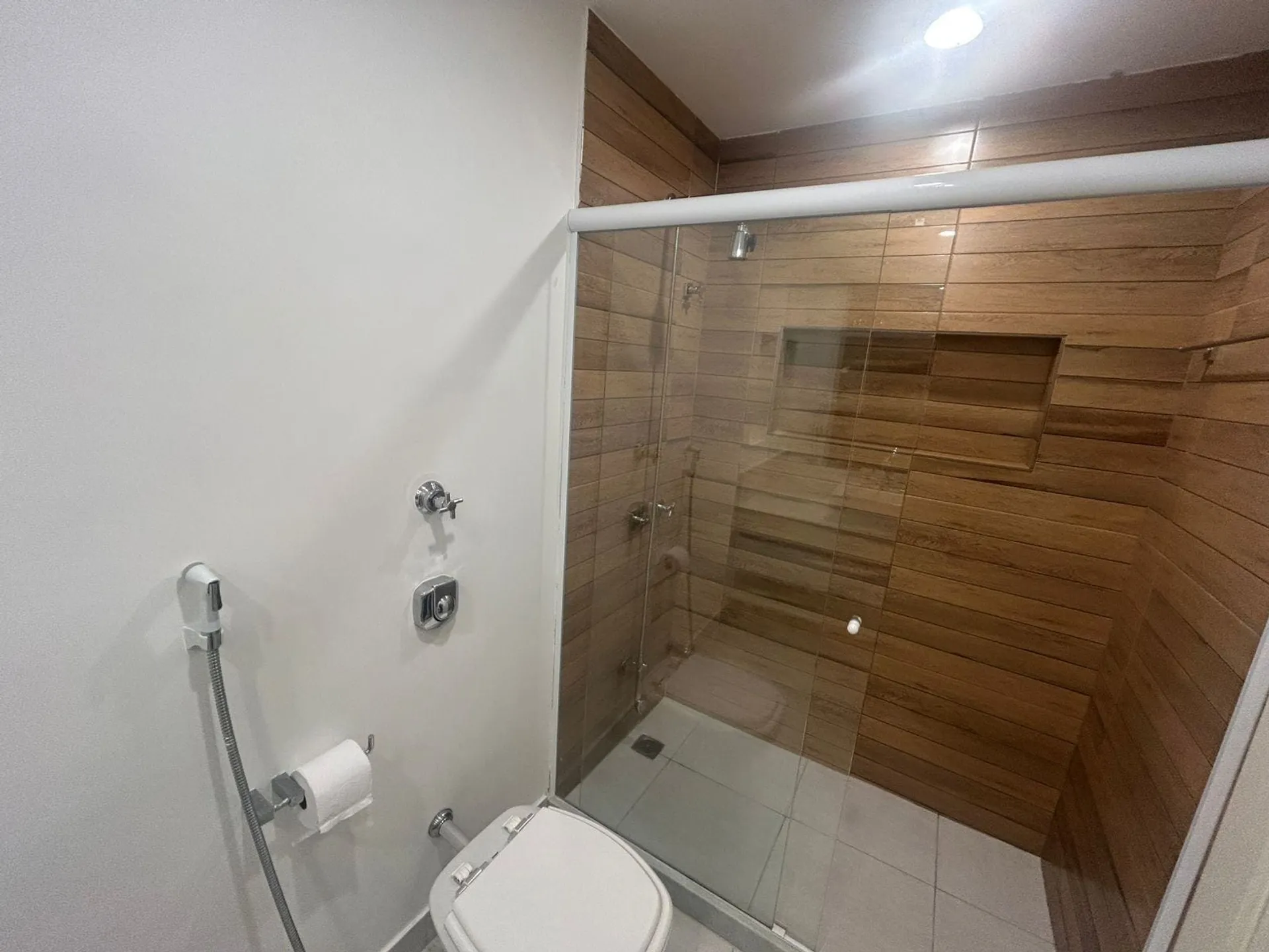 Apartment with 4 bedrooms and an enclosed balcony — photo 37