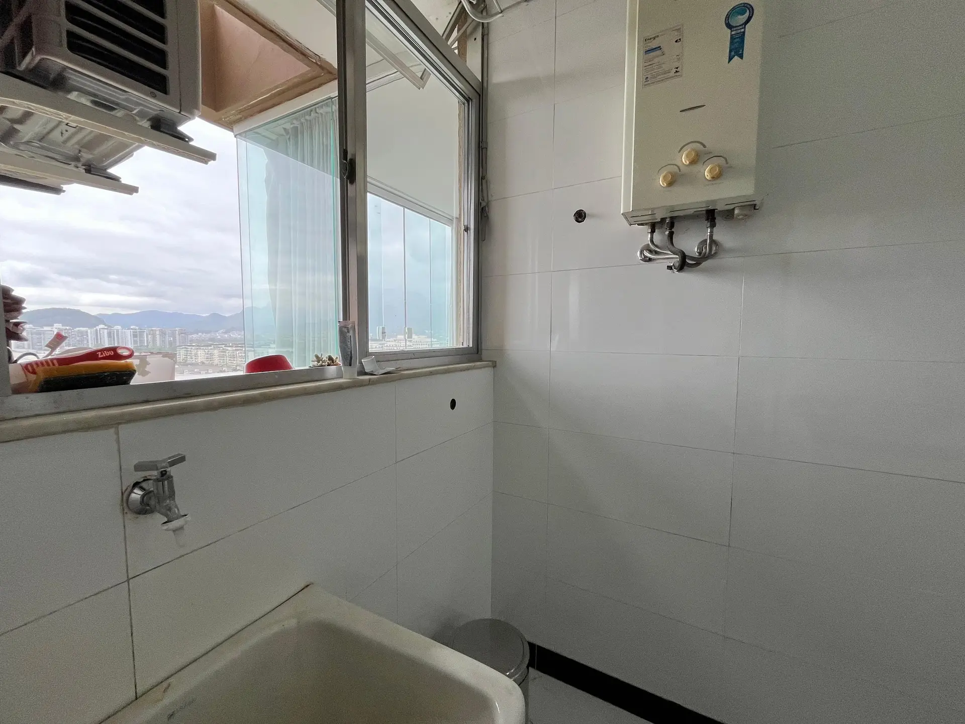 Floor-to-ceiling windows in a one-bedroom apartment, 70 m² — photo 30
