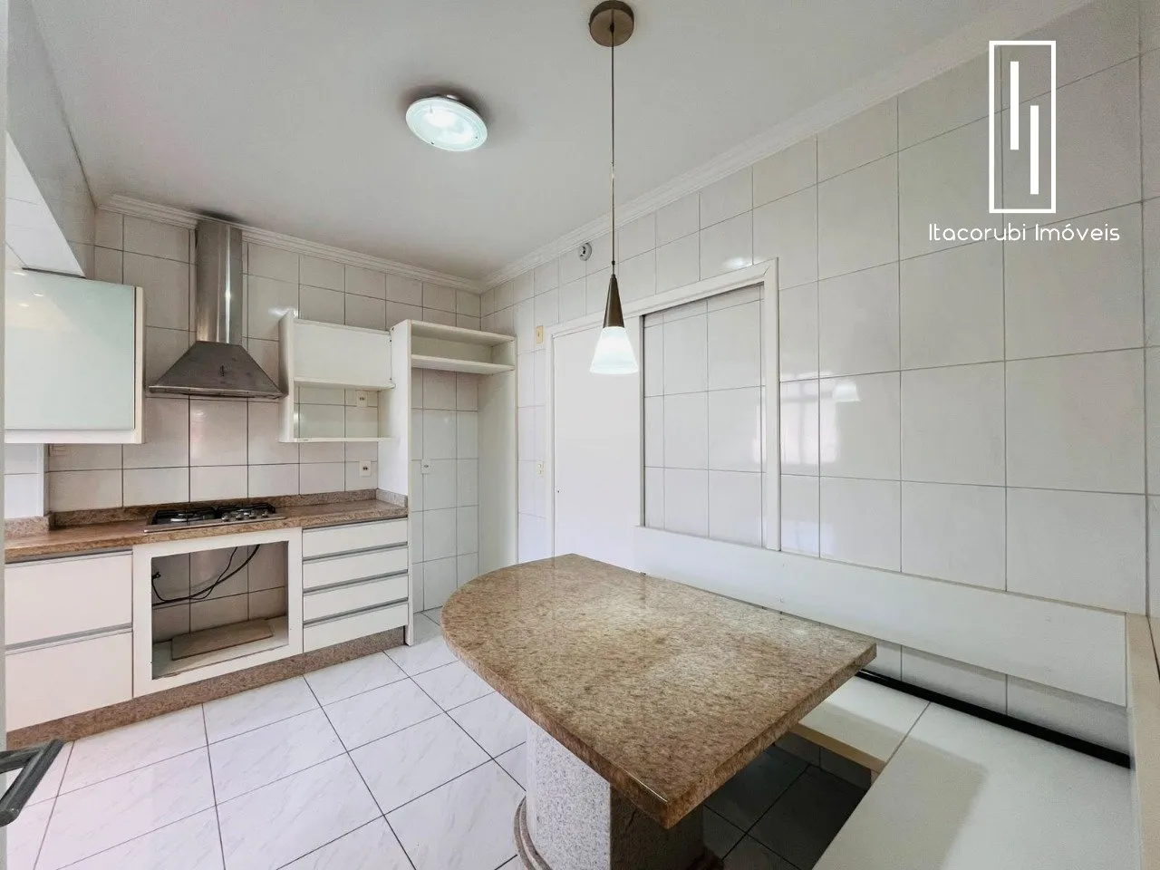 Departamento con balcón cerrado con vidrio en Florianópolis — photo 4