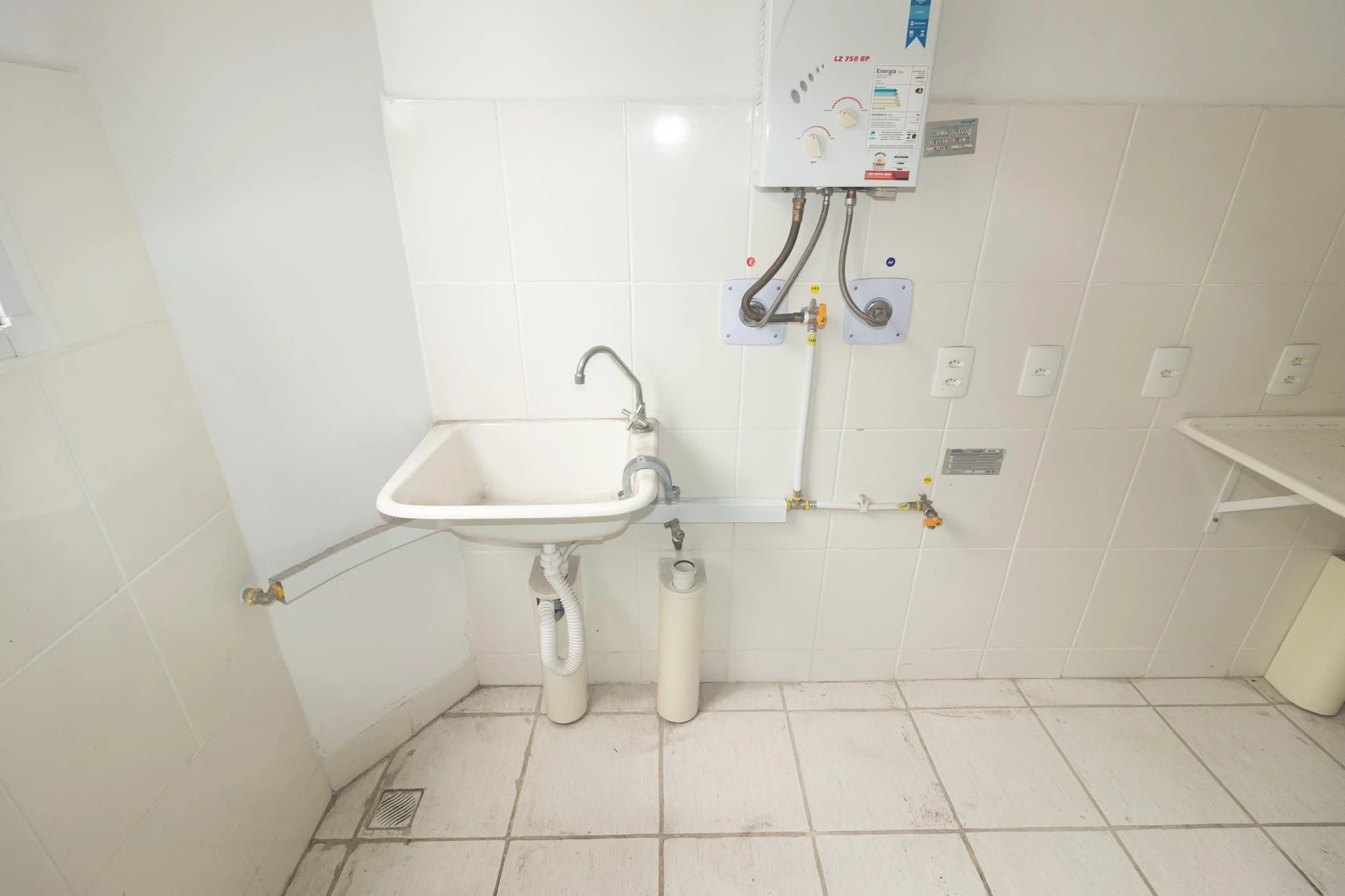 2-bedroom apartment in a building with a pool — photo 24