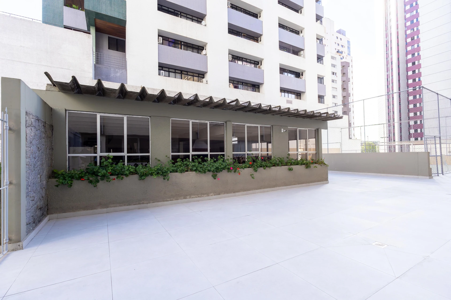 2-bedroom apartment with a dishwasher in Curitiba — photo 11