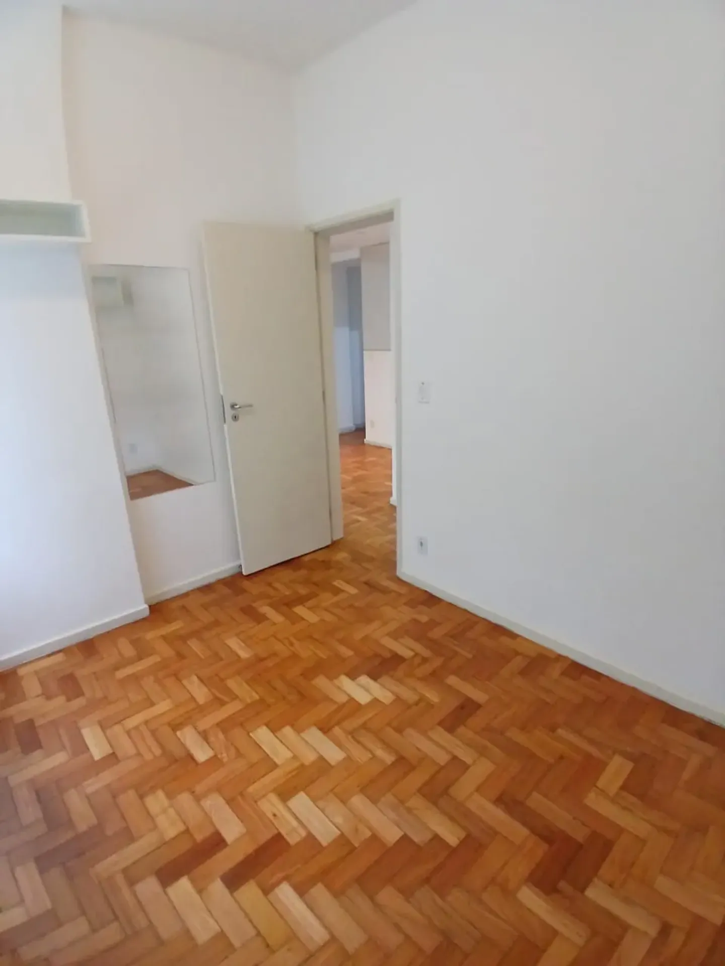 Apartment on the 4th floor with a walk-in closet — photo 16