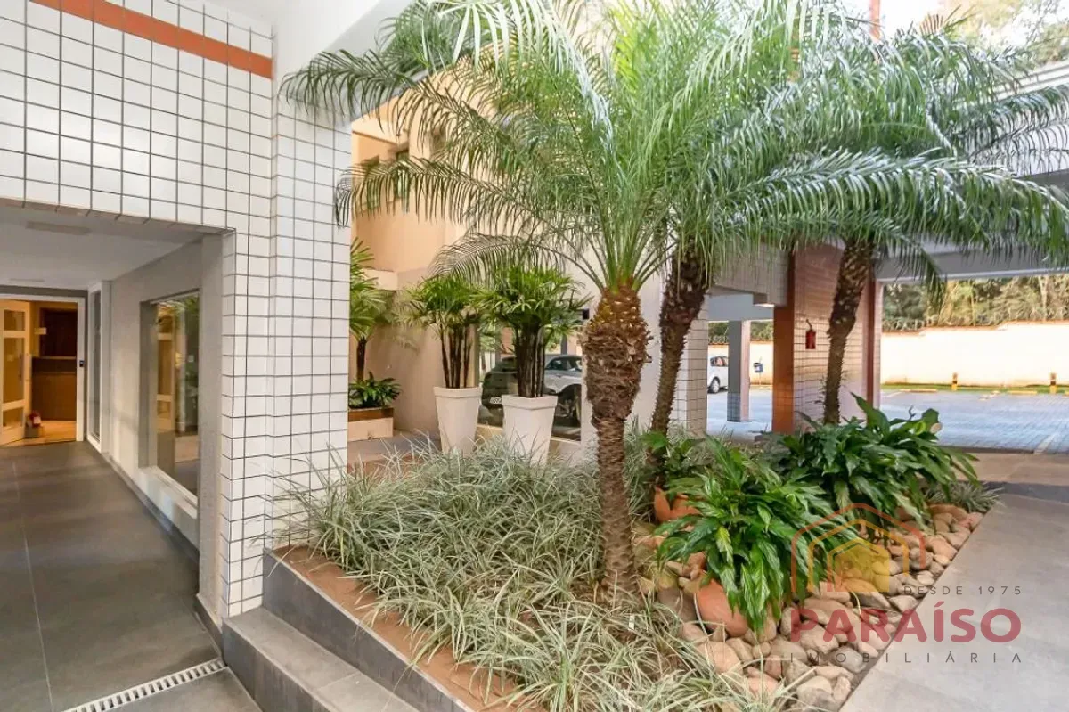 Balcony with a grill in a 2-bedroom apartment, 90 m² — photo 15
