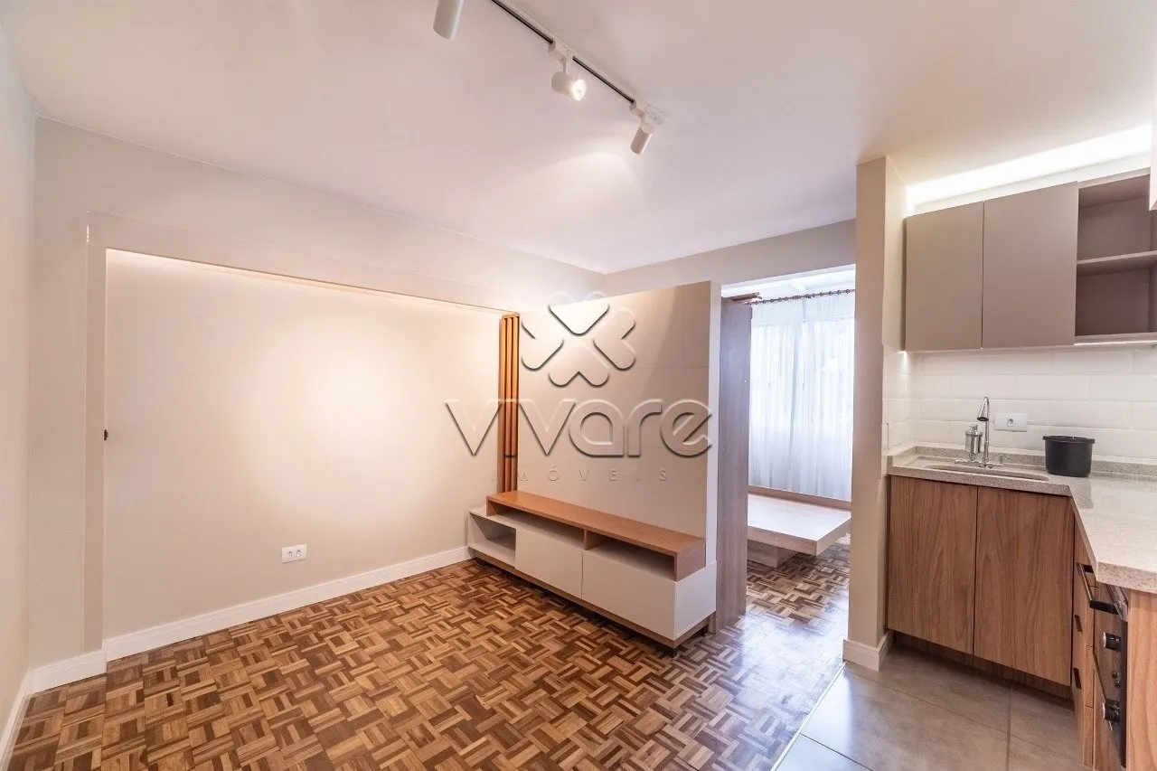 1-bedroom apartment with open-plan kitchen and electric oven — photo 2