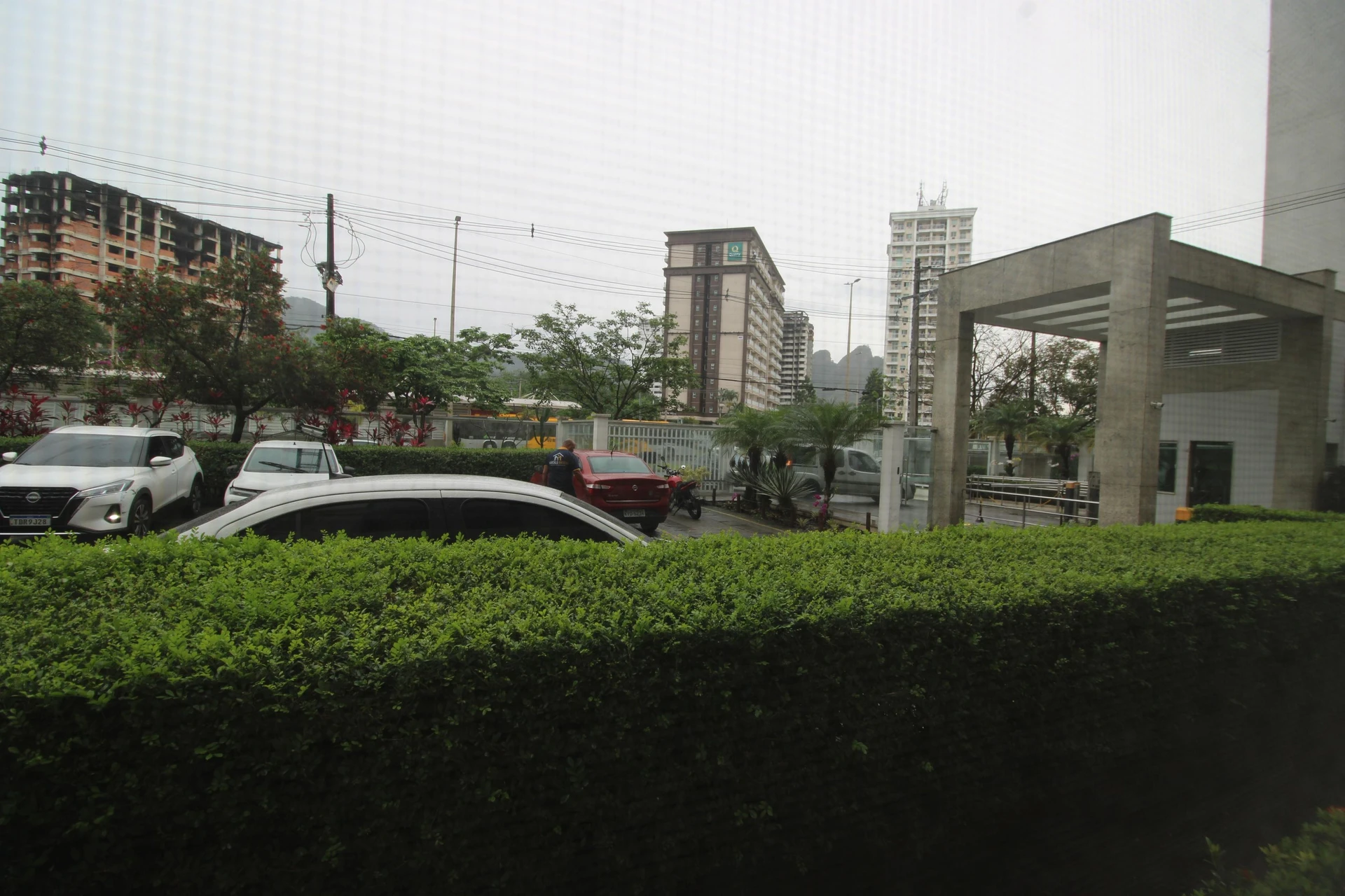 Furnished 2-bedroom apartment with a balcony — photo 13
