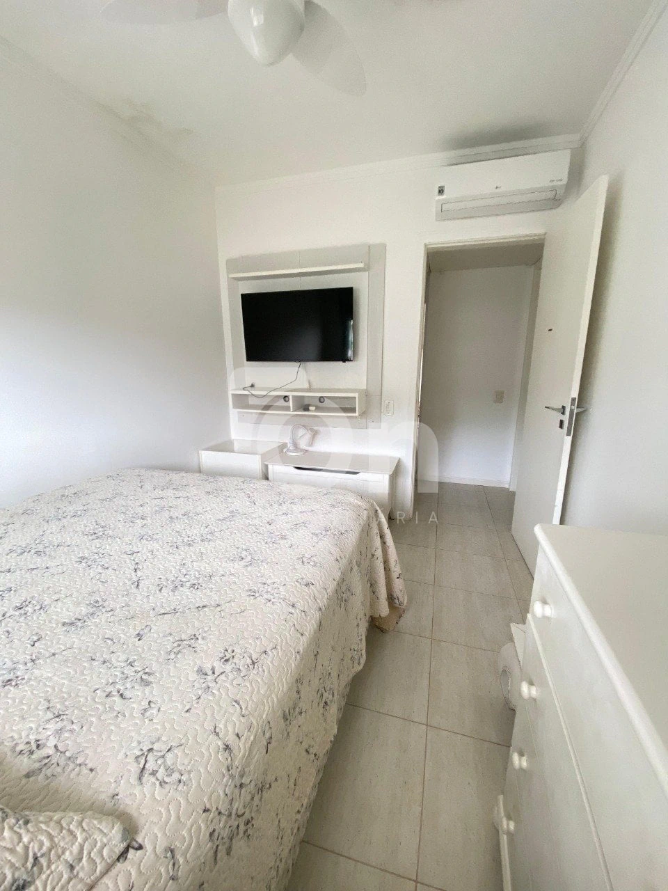 Furnished apartment, 105 m², with a glass-enclosed balcony — photo 13