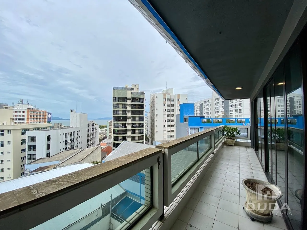 200 m² apartment with a bathtub and floor-to-ceiling windows — photo 27