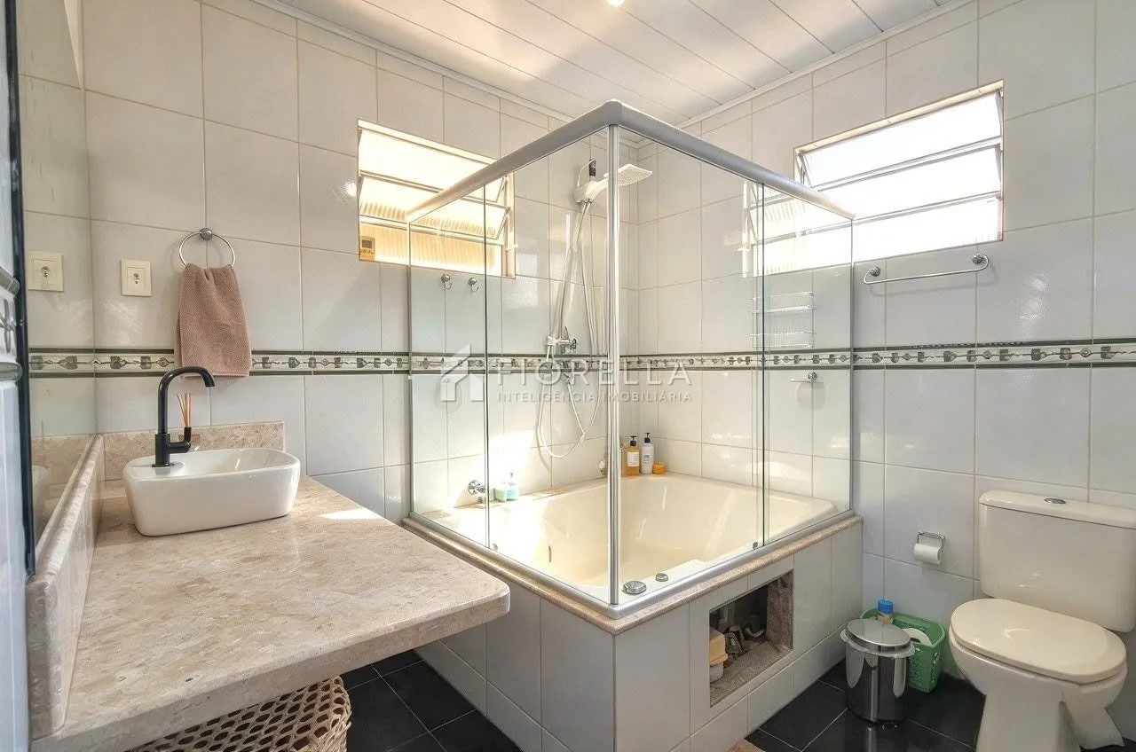 3-bedroom house with a grill on the balcony in Florianópolis — photo 21