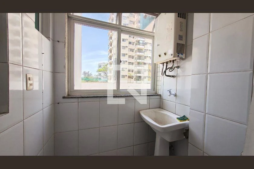 3-bedroom apartment in a building with a gym — photo 38