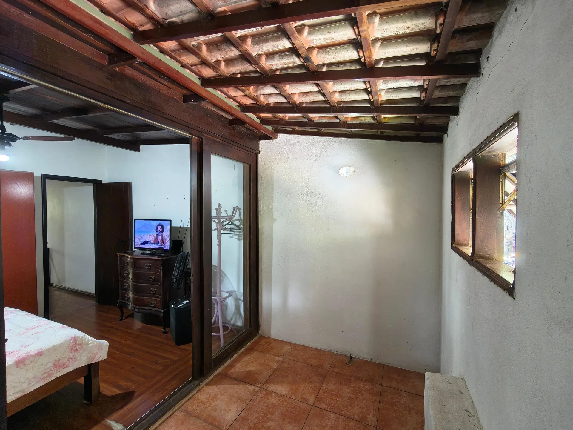 Furnished house with 3 bedrooms and enclosed balcony — photo 38